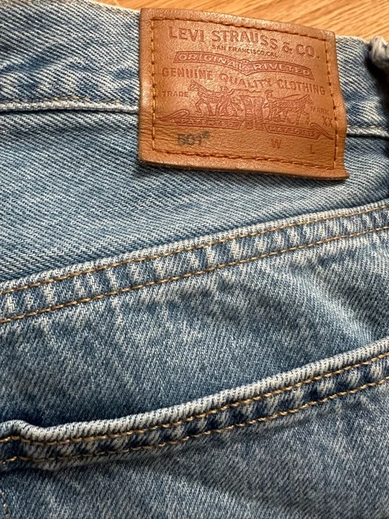 Like new Levi’s 501 straight-leg jean blue wash - Picture 2 of 6